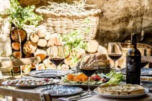 Mesa con vino de Ribera del Duero Valladolid